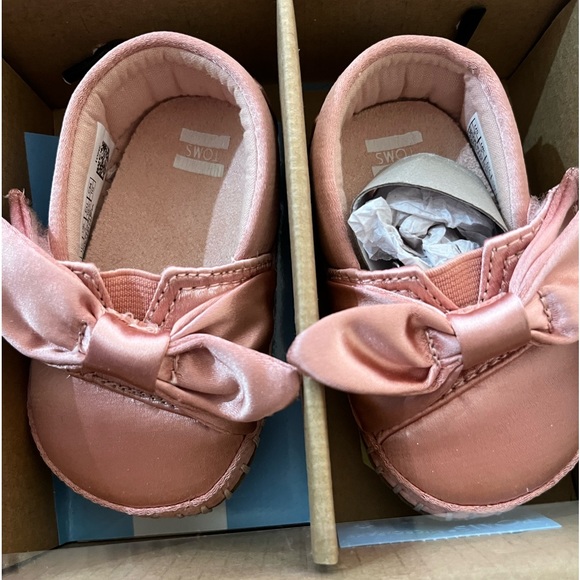 Pink toms size 2c - Picture 1 of 2